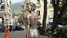 Italské političky se bouří kvůli soše, která od soboty stojí ve městě Sapri na...