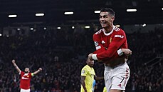 Cristiano Ronaldo slaví vítznou branku Manchesteru United v zápase Ligy mistr...