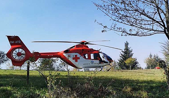 Vrtulník letecké záchranné služby vzlétl pro zraněného muže, na kterého na...