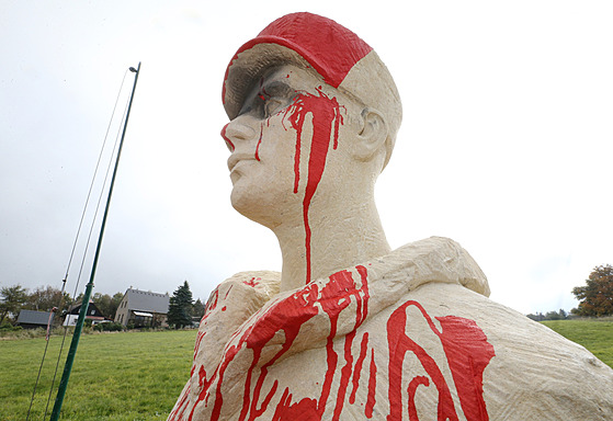 Sochu n�kdo polil �ervenou barvou.