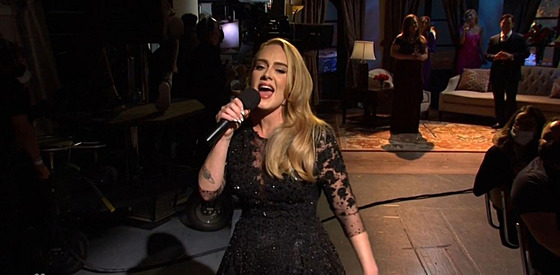 Adele v show Saturday Night Live (Los Angeles, 23. íjna 2020)