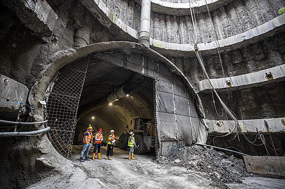 Geologický przkum v budovaném tunelu metra D v ulici Na stri. (23. záí 2021)