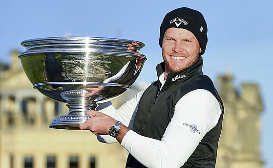 Danny Willett s trofejí pro vítze.