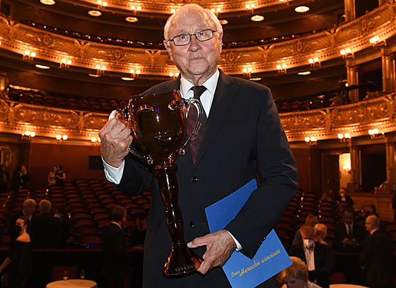 Ocenní Thálie pevzal Jaroslav Satoranský v roce 2021 v Národním divadle.