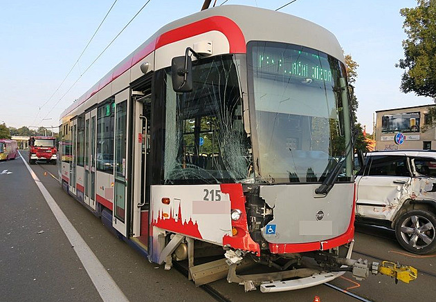 V Olomouci dolo v nedli ráno ke sráce osobního vozu s tramvají. Opilá...