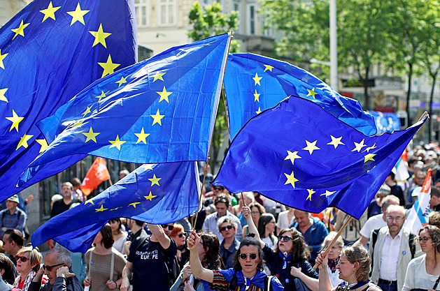 Eurovolby: Strany dolaďují kandidáty, na výsledky si počkáme
