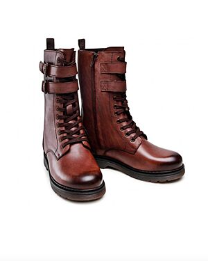 Boty ve vojensk�m stylu m� st�le v oblib� nespo�et �en, kter� na n� nedaj�...