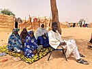 Skupina uprchlík u msta Ouallam v Nigeru (6. ervence 2021)