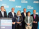 Hnutí ANO v ele s Andrejem Babiem na tiskové konferenci. (9. íjna 2021)