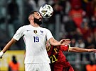 Karim Benzema (Francie) si zpracovává balon v play off Ligy národ proti Belgii.