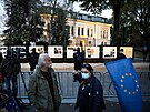 Demonstrace ped polským ústavním soudem, který zpochybnil nadazenost práva EU...