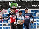 Nejlepí trojice Paí-Roubaix 2021. Zleva: Florian Vermeersch, Sonny Colbrelli...