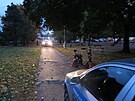 Nehoda mopedu a kola v ulici Mrtkova v Hradci Krlov. (5. 10. 2021)