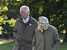 Princ Charles a jeho matka, královna Albta II. (Balmoral, 1. íjna 2021)