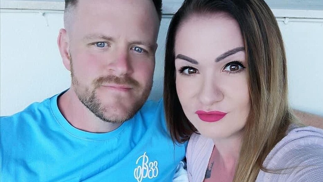 Žena se ve třiatřiceti stala babičkou, lidé si ji pletou s matkou