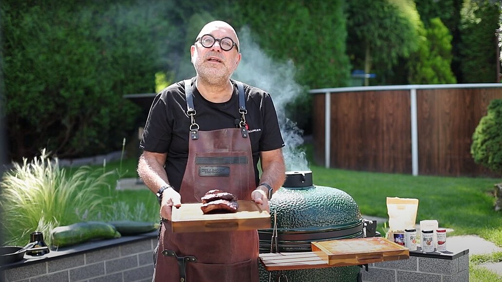 Vepřová žebra na grilu, která se budou jenom rozpadat