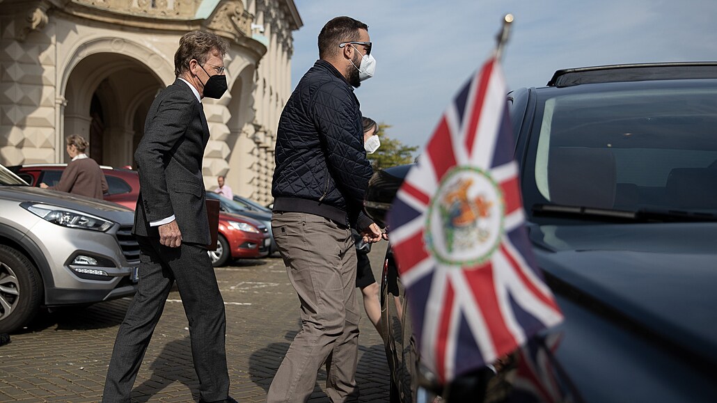 Ministr zahranií Jakub Kulhánek si na pondlní dopoledne pedvolal britského...