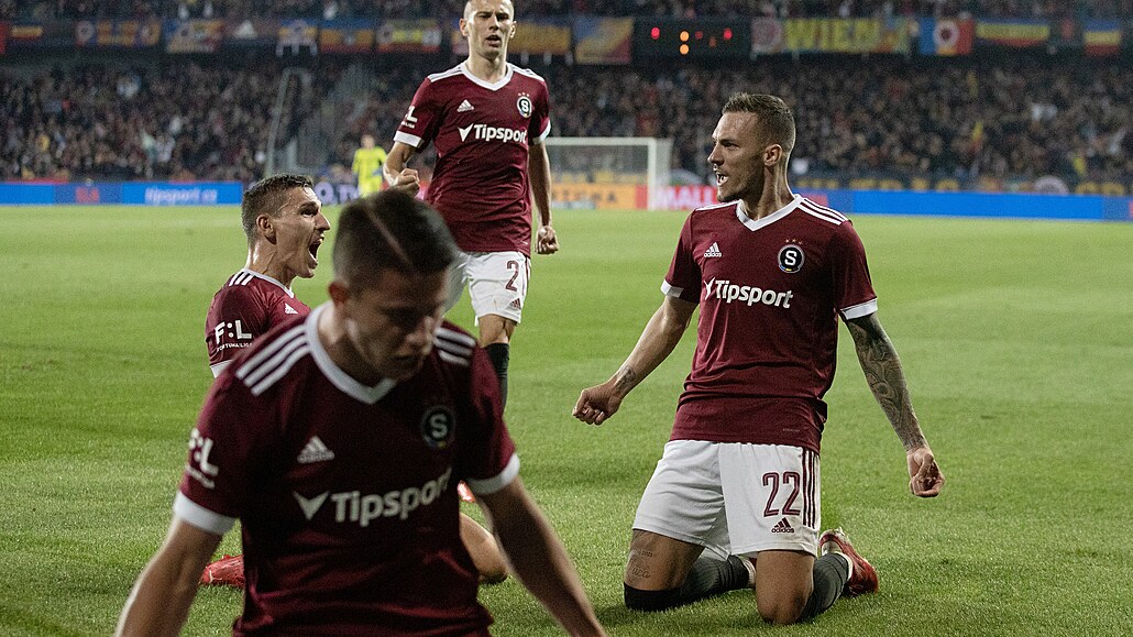 Sparta - Slavia 1:0, třísté derby rozhodl Haraslín, domácí využili hru v přesile