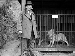 1923: Jií Janda, dlouhodobý oponent vybudování zoo v Praze, je poven...