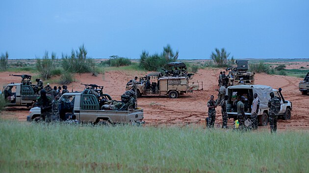 Pslunci vojensk mise Takuba hldkuj na pomez Mali a Nigeru. (21. srpna 2021)