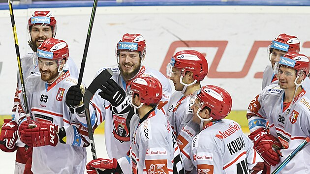 Utkání 11. kola hokejové extraligy: HC Sparta Praha - Mountfield Hradec Králové. Hokejisté Hradce Králové se radují z vítězství.