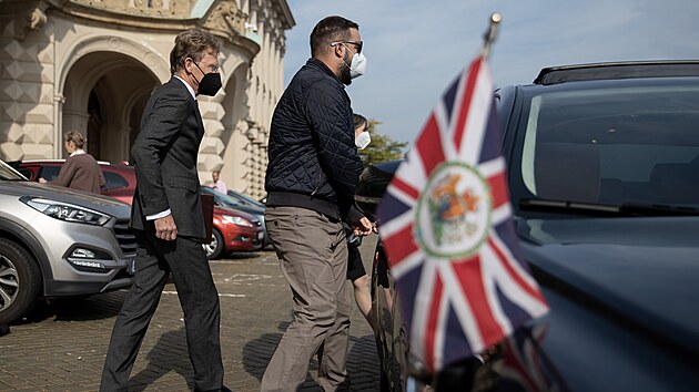 Ministr zahranií Jakub Kulhánek si na pondlní dopoledne pedvolal britského...