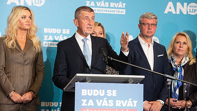 Hnut ANO v ele s Andrejem Babiem na tiskov konferenci. (9. jna 2021)