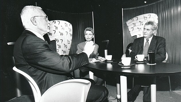 Miloš Zeman (vpravo s Václavem Klasem v diskuzním pořadu Sedmička. (1.1.1990)
