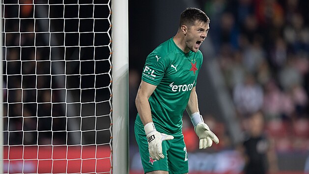 Brank�� Slavie Ale� Mandous b�hem derby proti Spart�