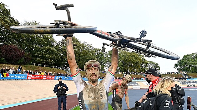 Sonny Colbrelli slav vtzstv na Pa-Roubaix 2021.