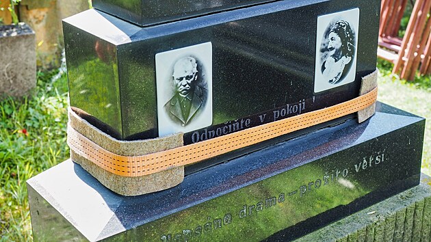 V Těšanech na Brněnsku nechali opravit náhrobky rodin, podle jejichž příběhu vzniklo divadelní drama Maryša od bratří Mrštíků.