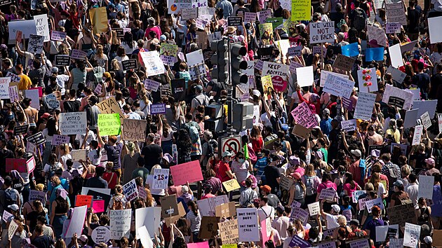 Pochod za ensk prva na potrat ve Washingtonu. (2. jna 2021)
