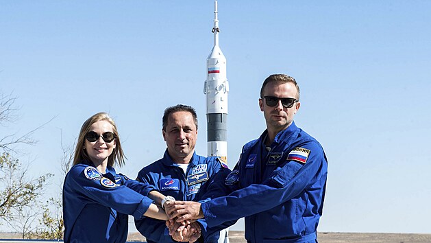 Rusové jako první v historii uskuteční natáčení celovečerního filmu ve vesmíru. Ruský natáčecí tým tak předběhne americký Národní úřad pro letectví a vesmír (NASA) a SpaceX. (4. října 2021)