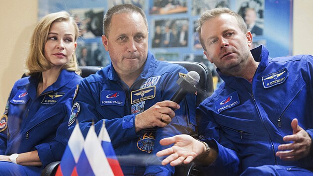 Filmaři stráví na ISS dvanáct dní. Absolvovali urychlený základní výcvik. (4. října 2021)