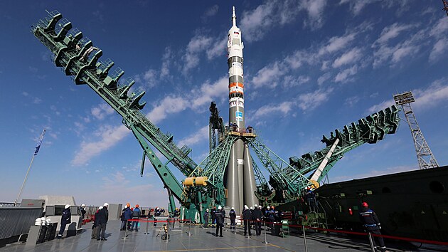 Raketa Sojuz MS-19 vyrazí do vesmíru s ruskými filmaři. (1. října 2021)