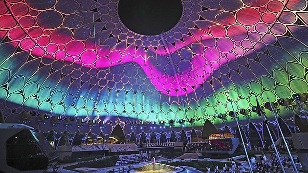 Slavnostn zahjen vstavy Expo 2020 v Dubaji. Po osmi letech plnovn byla v ptek v Dubaji zahjena vbec prvn svtov vstava Expo na Blzkm vchod. (1. jna 2021)