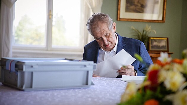 V ptek odvolil tak prezident Milo Zeman ze zmku v Lnech. (8. jna 2021)