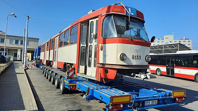 Brno pro Prahu zrenovuje historickou tramvaj, sloužila v Bratislavě.