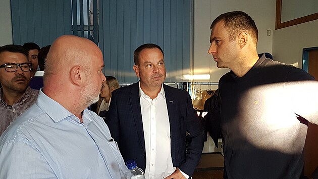 Volebn� �t�b SPOLU v Bud�jovic�ch. Uprost�ed l�dr SPOLU Jan Bauer (ODS).