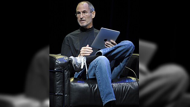 V roce 2010 Steve Jobs pedstavil dalí ikonický produkt  tablet iPad. Ne e...