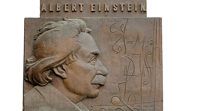Einsteinova pamtn deska na Staromstskm nmst v Praze