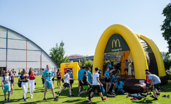 Tradin McDonalds Cup, nejvt fotbalov turnaj pro ky prvnho stupn zkladnch kol, se vrac na hit