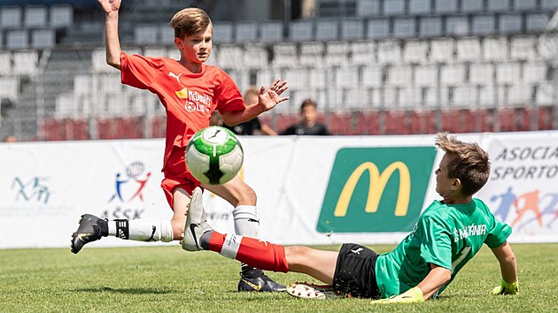 McDonald's Cup opět na hřišti. Fotbalový pohár pomůže školákům vrátit do  života pohyb - iDNES.cz