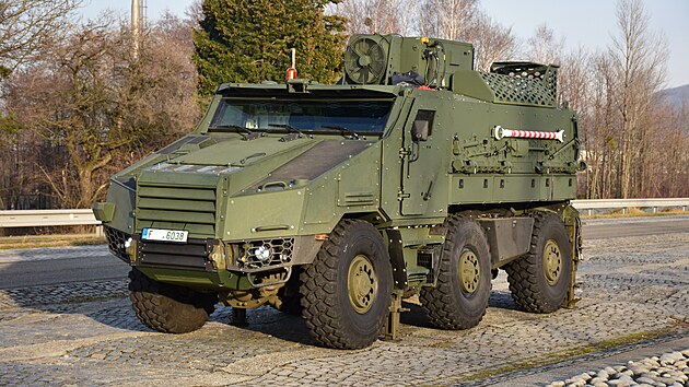 TITUS. Obrněné vozidlo kategorie MRAV vzniklo ve spolupráci společností Tatra Defence Vehicle, Tatra Trucks a francouzské zbrojovky Nexter. Vůz získal na veletrhu ocenění Zlatý IDET