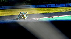 Dominik J�da na mosteckém autodromu.