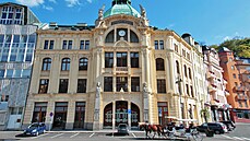 Sparkasse, budova bývalé Mstské spoitelny na Divadelním námstí v Karlových...