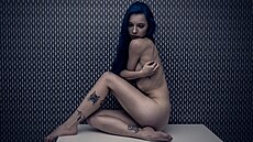 Pózy m�ly zvýraznit unikátní nedokonalosti, vzpomíná na focení modelka.