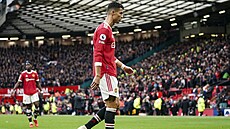 Zklamaný útoník Manchesteru United Cristiano Ronaldo po remíze 1:1 s Evertonem