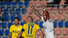 Utkání 10. kola první fotbalové ligy: 1. FC Slovácko - FK Teplice. Zleva Tomá...