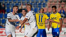 Utkání 10. kola první fotbalové ligy: 1. FC Slovácko - FK Teplice. Zleva...